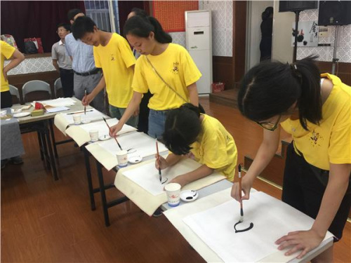 提筆上陣顯身手 提筆上陣顯身手