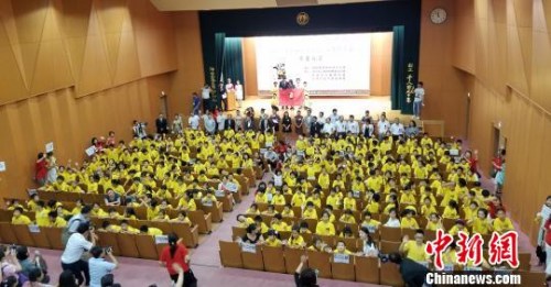 全體小營員在觀看表演后興致勃勃?！紊偻?攝