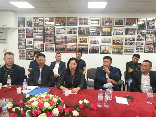 陸青江（中）致辭。（法國《歐洲時(shí)報(bào)》/孔帆 攝）