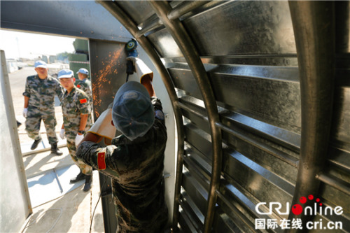 中國(guó)赴黎維和軍人執(zhí)行掩體修筑任務(wù) 攝影：張一夫