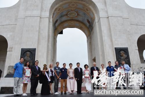 華人主辦單位、洛杉磯2024申奧籌委會(huì)、洛杉磯東區(qū)華人聚居地多市的華裔民選官員、前任奧運(yùn)選手等共同發(fā)聲為申奧加油。(美國(guó)《僑報(bào)》/翁羽 攝)