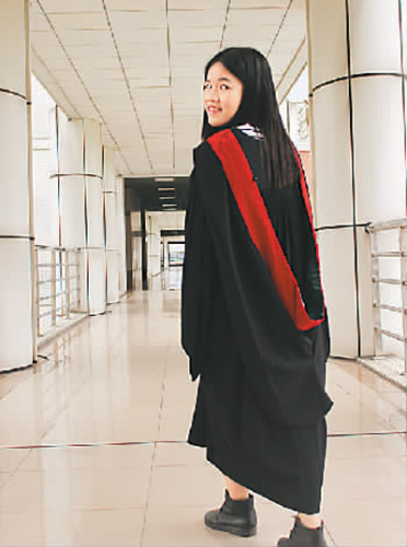 陳曼沁認為，中介老師可以是申請的重要因素，但并不是決定因素。決定申請結(jié)果的還是留學生自身的實力。她身邊就有成績等各項條件很好、但是文案很一般，卻被加拿大著名商學院錄取的例子。