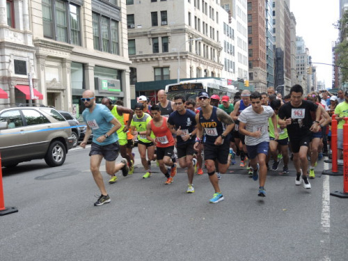 第13屆“Keith's Race”5公里跑火熱進行，民眾積極參與。(美國《世界日報》/俞姝含 攝)