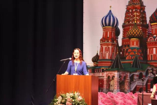 圣彼得堡華人婦女聯(lián)合會(huì)會(huì)長(zhǎng)李雙杰致辭。