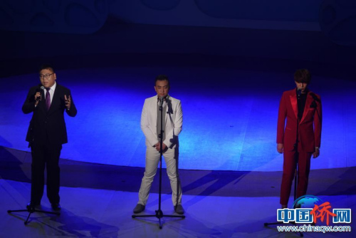 圖為成人組銅獎選手李河坪、張徯、陳俊平帶來一首慢慢欣賞的歌《慢慢》。 中國僑網(wǎng)記者 周乾憲 攝