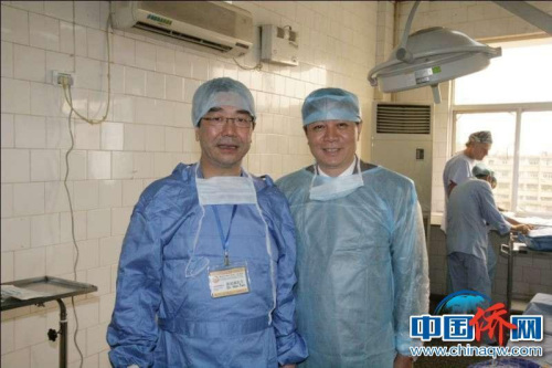 陳星惠(左)參加“僑心光明萬里情”義診(作者供圖) 陳星惠(左)參加“僑心光明萬里情”義診(作者供圖)