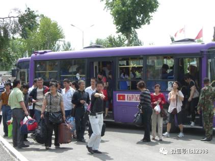 調(diào)用大巴運(yùn)送同胞 調(diào)用大巴運(yùn)送同胞