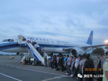 同胞有序登機(jī) 同胞有序登機(jī)