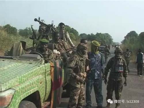 叛軍聯(lián)盟逼近圍困，一度撤僑十萬(wàn)火急