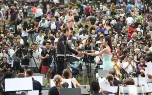 演出的成功離不開臺前幕后所有人的努力 演出的成功離不開臺前幕后所有人的努力