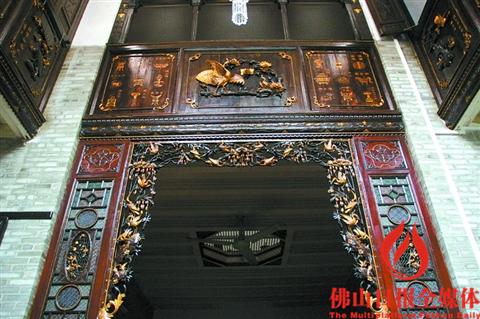 位于牧伯里三巷的陳宅，中堂木雕富麗堂皇。