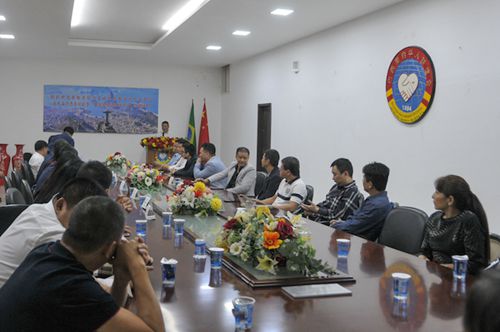 活動由華聯(lián)會秘書長上官建峰主持，六大僑團(tuán)代表紛紛發(fā)言介紹各自協(xié)會成立歷史及發(fā)展現(xiàn)狀