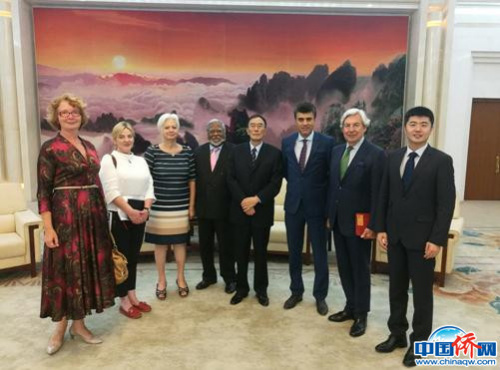 (右一為作者。照片均由作者提供)