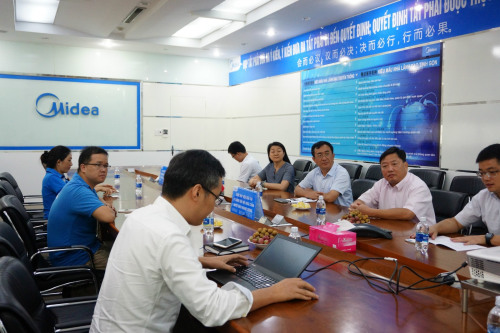 代表團與美的(越南)工業(yè)園相關負責人座談交流
