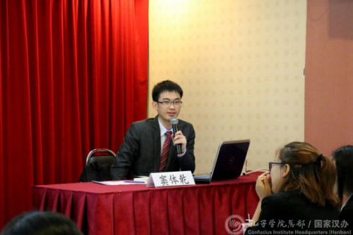 竇體乾發(fā)言。（國家漢辦網(wǎng)站圖片）