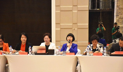 中國駐迪拜總領(lǐng)事李凌冰發(fā)言。