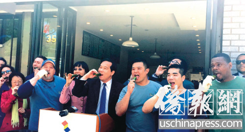 陳倩雯、高夫曼(前2)、瞿遠義(前4)、甄吳朱(前5)、趙振我(前6)等在開張慶祝暨記者會上(左到右)