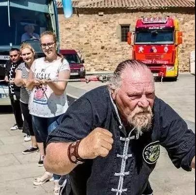 辮子氣功。（（西班牙《歐華報(bào)》））