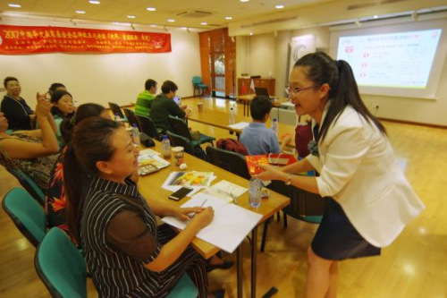 巡講團(tuán)教師生動(dòng)授課。