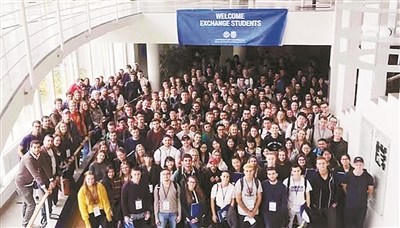 哥德堡大學(xué)交換生“團圓照”。（受訪者供圖）