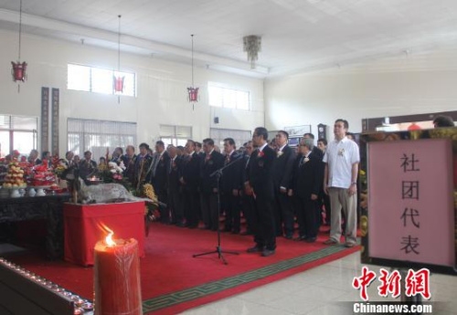 祭典現(xiàn)場(chǎng)?！×钟纻?攝