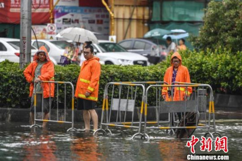 廣州部分道路交通中斷。陳驥旻 攝