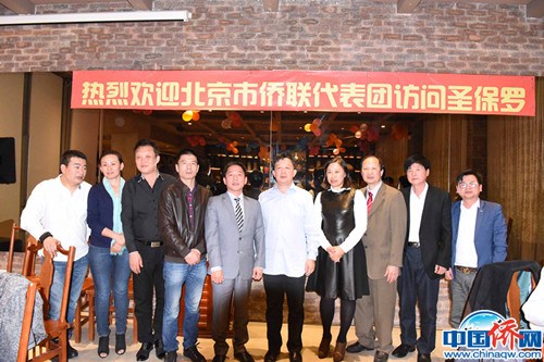 作者（左五）出席僑界活動(dòng)。