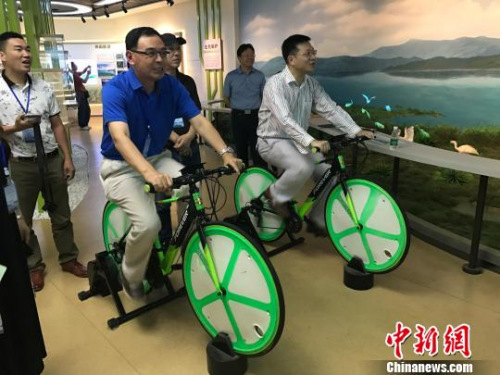 海外華文媒體高層參觀東江移民博物館?！⒅z