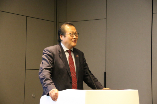 中國駐英國大使館經(jīng)商處公使銜參贊金旭致辭。（《歐洲時報》英國版/見習記者陳述 攝）