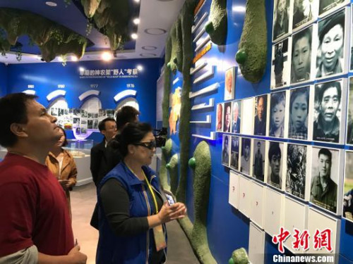 海外華文媒體代表參觀生態(tài)科普館，聚焦野人之謎?！《瓡员蟆z