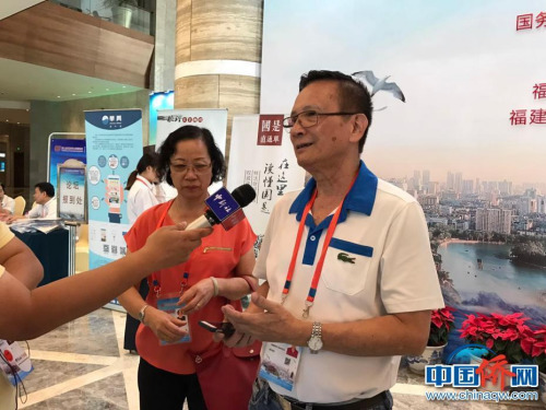 委內(nèi)瑞拉《南美新知》雜志社社長(zhǎng)接受媒體采訪。 冉文娟 攝