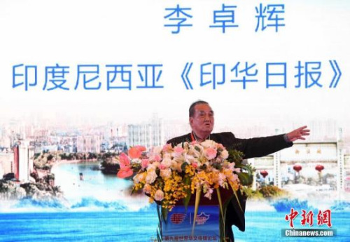 9月11日，第九屆世界華文傳媒論壇繼續(xù)在福州舉行，多位與會(huì)代表在大會(huì)上發(fā)言，分享自己的經(jīng)歷與見解。圖為印度尼西亞《印華日報(bào)》總編輯李卓輝發(fā)言。<a target='_blank' >中新社</a>記者 張斌 攝