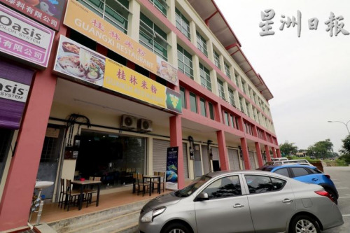 位于阿亦布爹二路的桂林米粉營業(yè)兩個(gè)月來，吸引了不少中國和本地顧客的光顧。(馬來西亞《星洲日?qǐng)?bào)》)