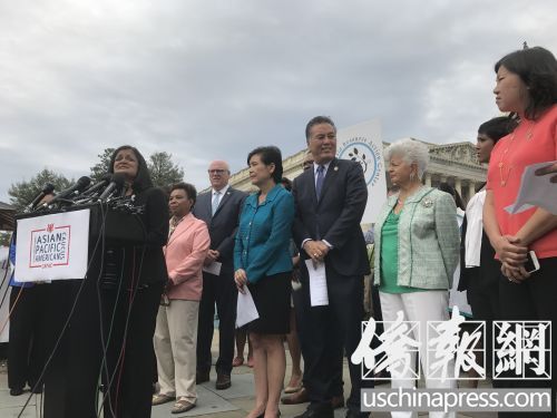 新聞發(fā)布會(huì)現(xiàn)場(chǎng)。(美國(guó)《僑報(bào)》/徐一凡 攝)