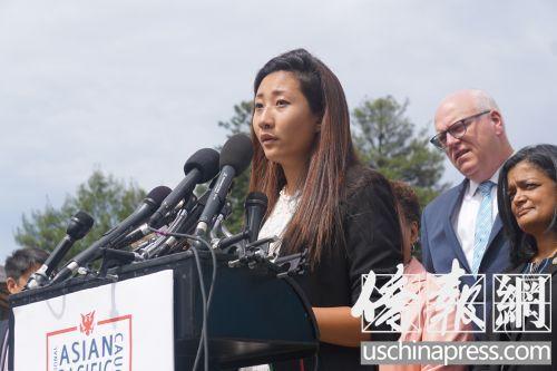 華裔“夢(mèng)想者”代表李婷講述自己的經(jīng)歷。（美國(guó)《僑報(bào)》/徐一凡 攝）