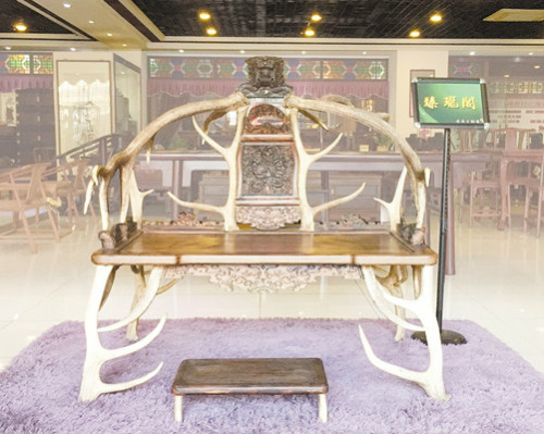 古典家具紅酸枝鹿角椅。