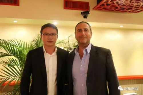 劉曉勇與法國ALGOLOGIE集團主席Eric Bordron。(《歐洲時報》中東歐版微信公眾號“向東向西eastwest88”)