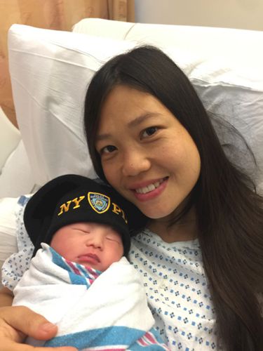 劉文健遺孀陳佩霞與女兒Angelina“天使”。(美國《世界日?qǐng)?bào)》檔案照)