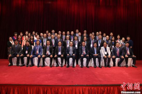 9月15日，中國(guó)國(guó)務(wù)院僑務(wù)辦公室副主任譚天星在北京會(huì)見法國(guó)華僑華人會(huì)與法國(guó)青田同鄉(xiāng)會(huì)聯(lián)合訪問團(tuán)一行。<a target='_blank' >中新社</a>記者 韓海丹 攝