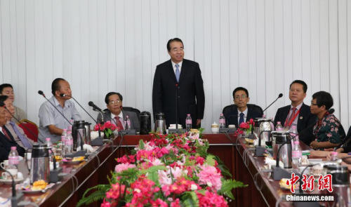 9月17日，中國(guó)國(guó)務(wù)院僑務(wù)辦公室黨組書(shū)記、副主任許又聲在緬甸仰光同華僑華人社團(tuán)負(fù)責(zé)人座談時(shí)表示，華人社團(tuán)要回歸初心：講團(tuán)結(jié)、重奉獻(xiàn)、善于培養(yǎng)接班人。圖為許又聲致辭。 <a target='_blank' >中新社</a>記者 張晨翼 攝
