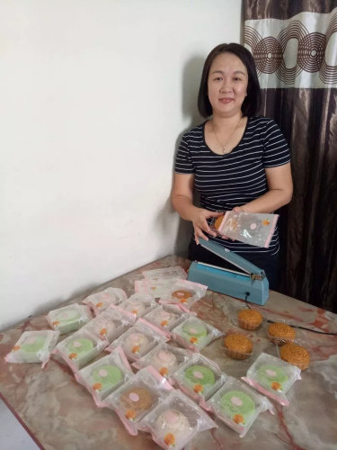 現(xiàn)年39歲的林秀瓊是一名家庭主婦，因為發(fā)掘烘培的興趣而尋獲商機。（馬來西亞《星洲日報》）