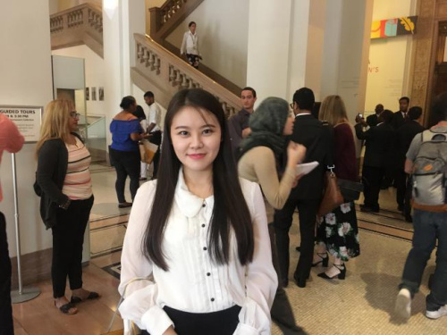 翁靚靚18日成為美國(guó)公民，表示將繼續(xù)她的創(chuàng)業(yè)之路，實(shí)現(xiàn)美國(guó)夢(mèng)。(美國(guó)《世界日?qǐng)?bào)》 陳小寧/攝)