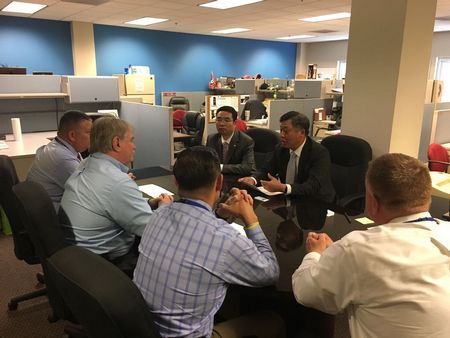 李強(qiáng)民總領(lǐng)事約見(jiàn)美國(guó)警方。