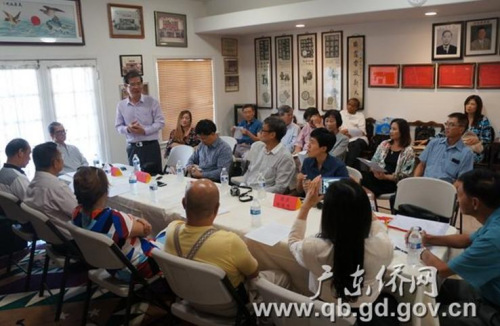 與圣地亞哥英端工商會(huì)僑胞座談，了解社團(tuán)發(fā)展歷史