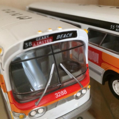 陳富立在舊金山公交車局服務(wù)，由公交車司機開始，這是他曾駕駛的38號公交車。(美國《世界日報》/陳富立提供)