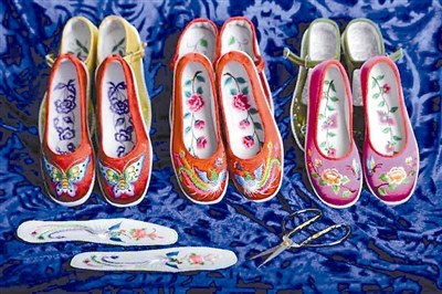 合村繡花鞋。黃強(qiáng) 攝