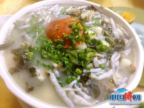 臺(tái)山咸湯圓，蟹、泥蟲、海蝦、生蠔等海鮮入料　李曉春　攝