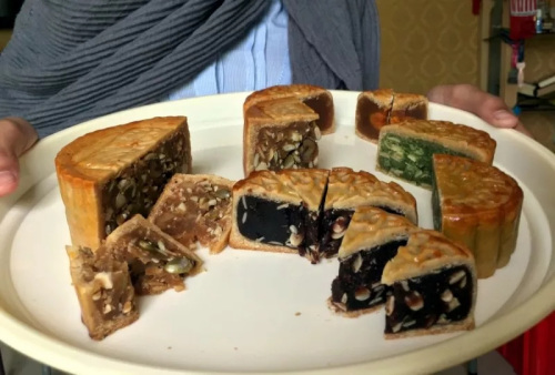 諾艾斯瑪所制作的月餅口味，包羅萬有。（馬新社）