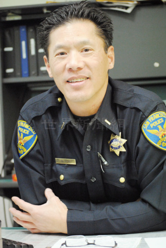 資料圖：在金山華埠土生土長(zhǎng)的易文耀獲晉升為分局長(zhǎng)職級(jí)。(美國(guó)《世界日?qǐng)?bào)》/李秀蘭 攝)