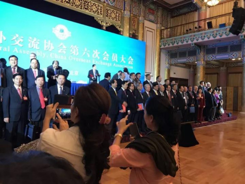 大會過后嘉賓們久久不散。